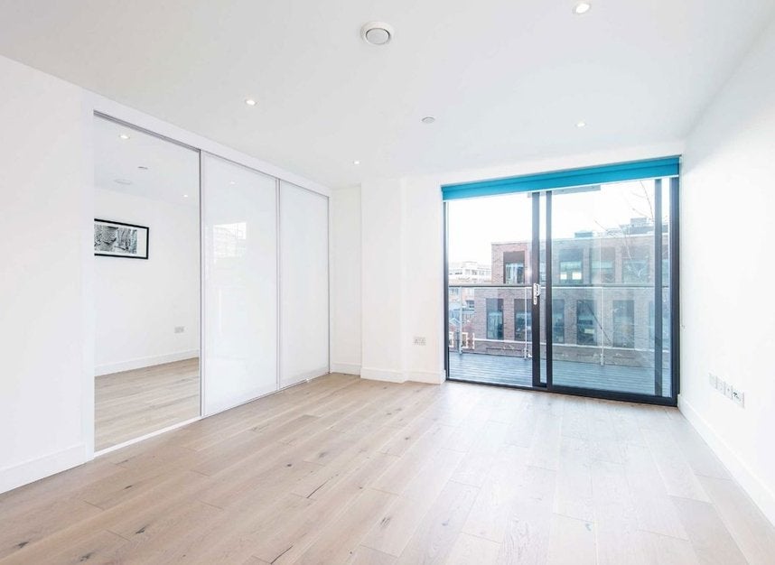 Flat Pomell Way in Greater London