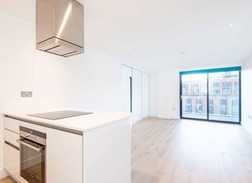 Flat Pomell Way in Greater London