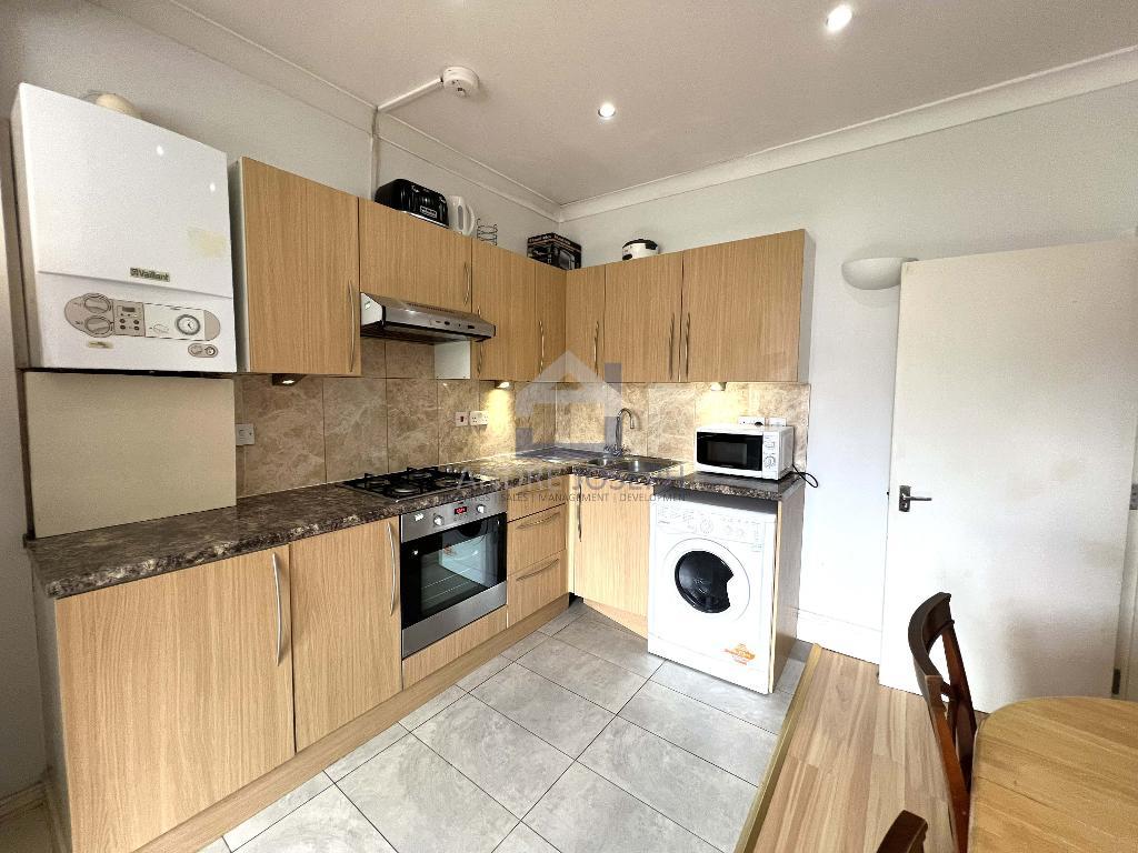 Flat Tooting Bec Road in Greater London