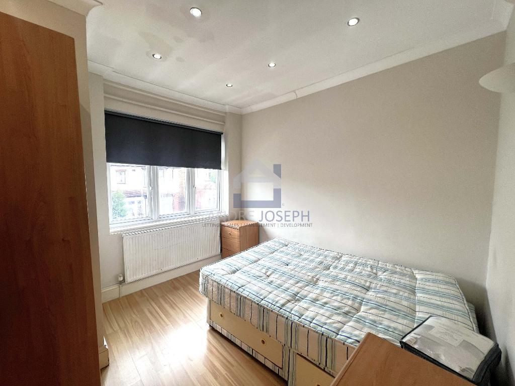 Flat Tooting Bec Road in Greater London