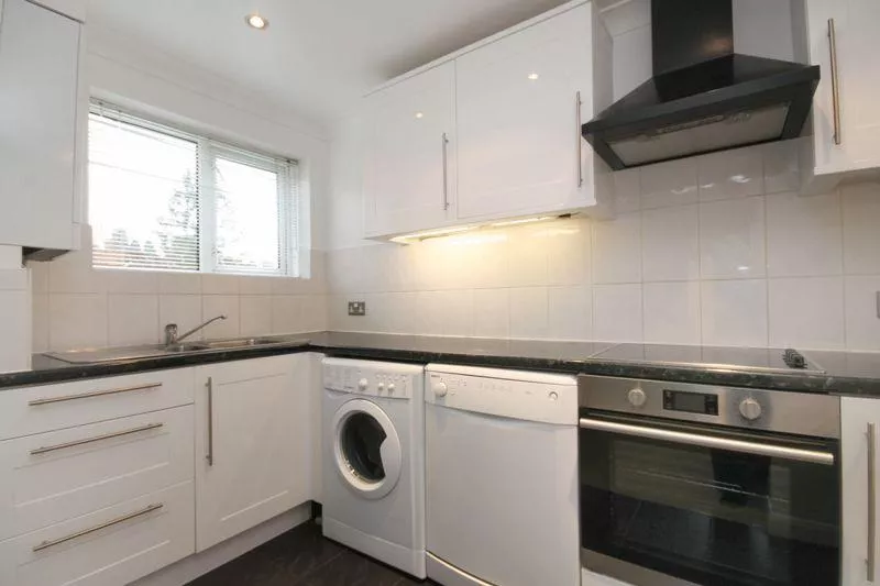 Flat Elmhurst Drive in Mole Valley