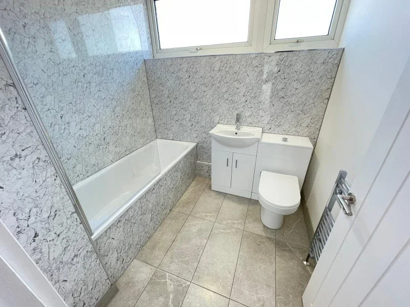 Room Grove Hill Road in Greater London