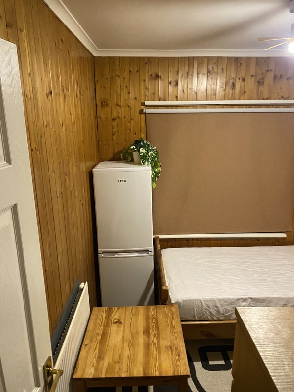 Room Northern Road in Slough