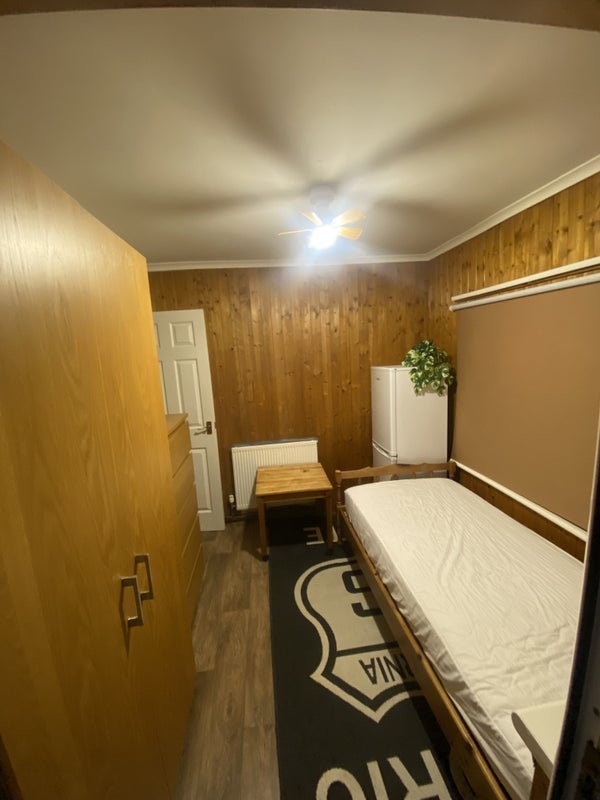 Room Northern Road in Slough