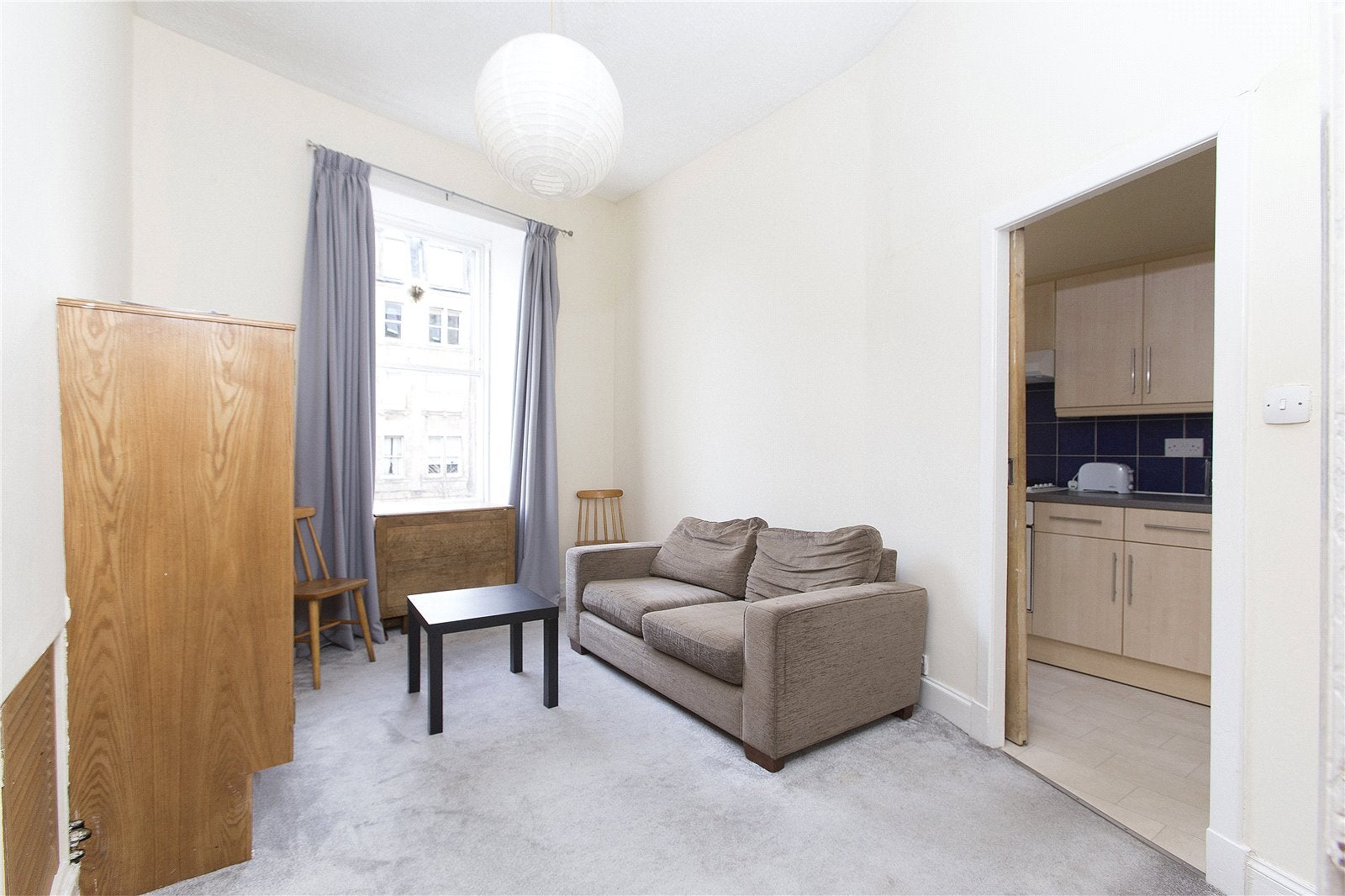 Flat Marchmont Crescent in City of Edinburgh