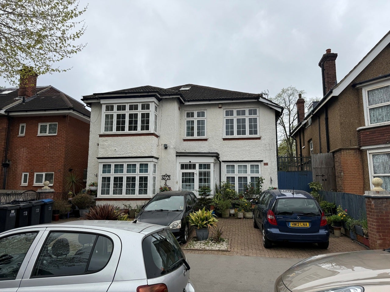 Flat Norbury Avenue in Greater London