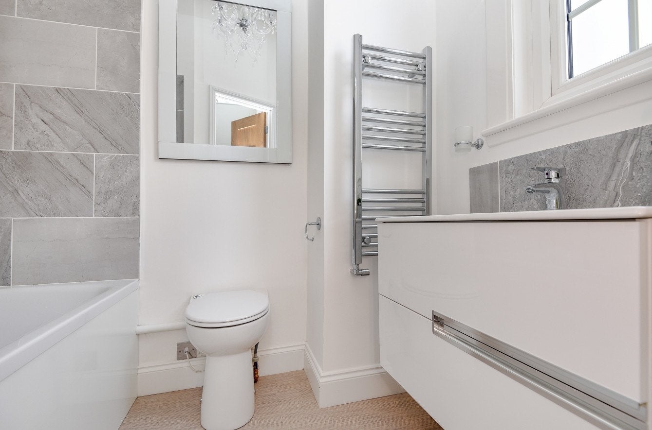Flat Riverwood Lane in Greater London