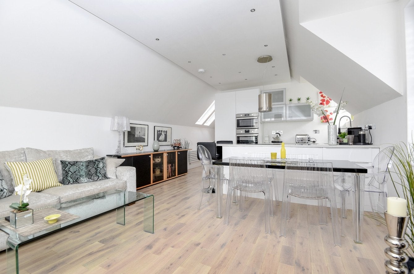 Flat Riverwood Lane in Greater London