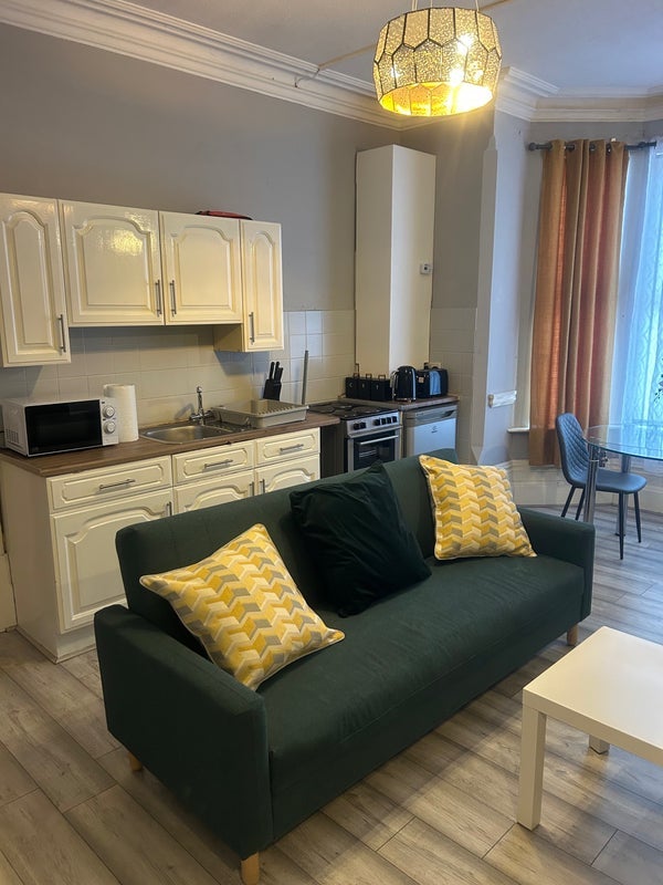 Flat Mapperley Park Drive in Nottingham