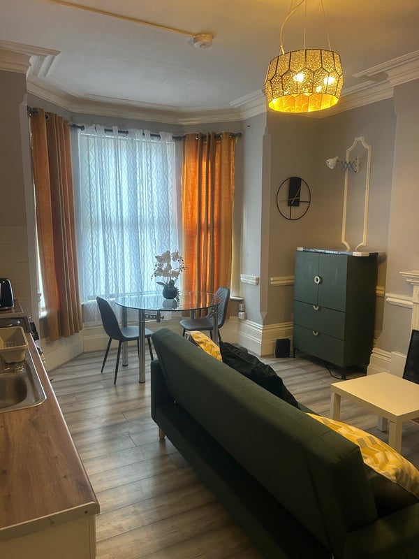 Flat Mapperley Park Drive in Nottingham