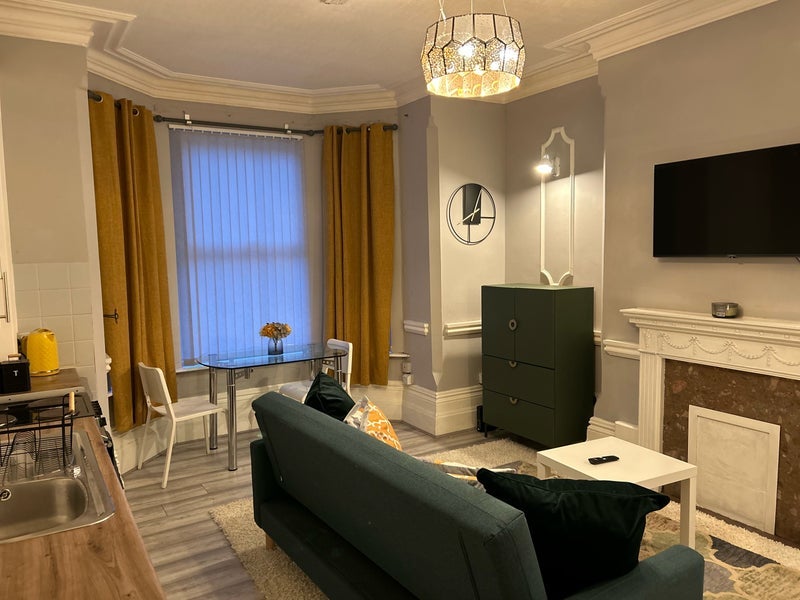 Flat Mapperley Park Drive in Nottingham