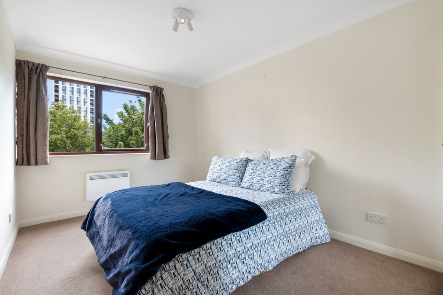 Flat Maltings Place in Greater London