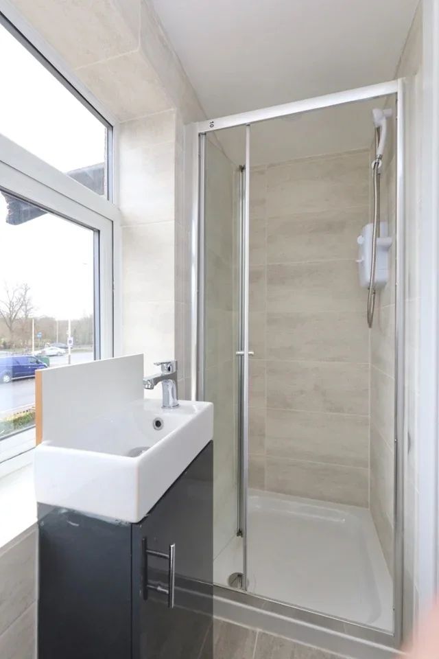 Flat Alperton Lane in Greater London
