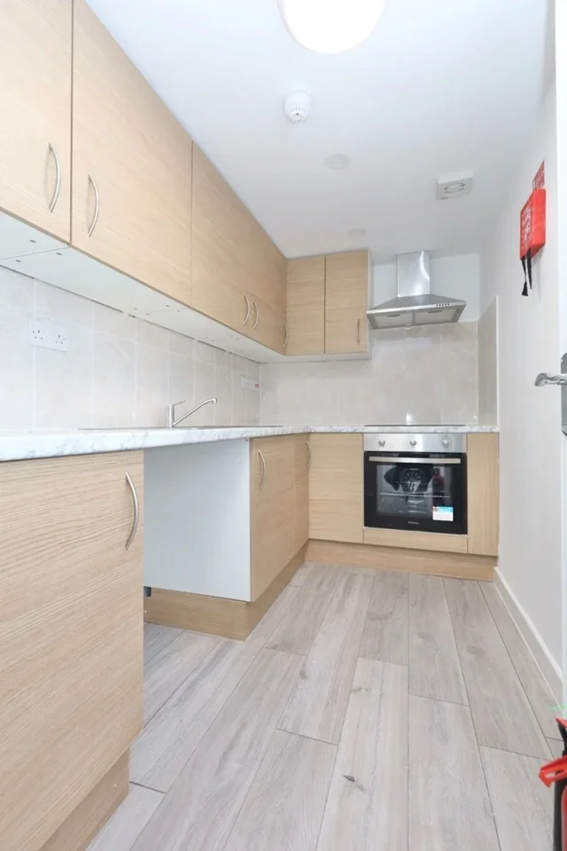Flat Alperton Lane in Greater London