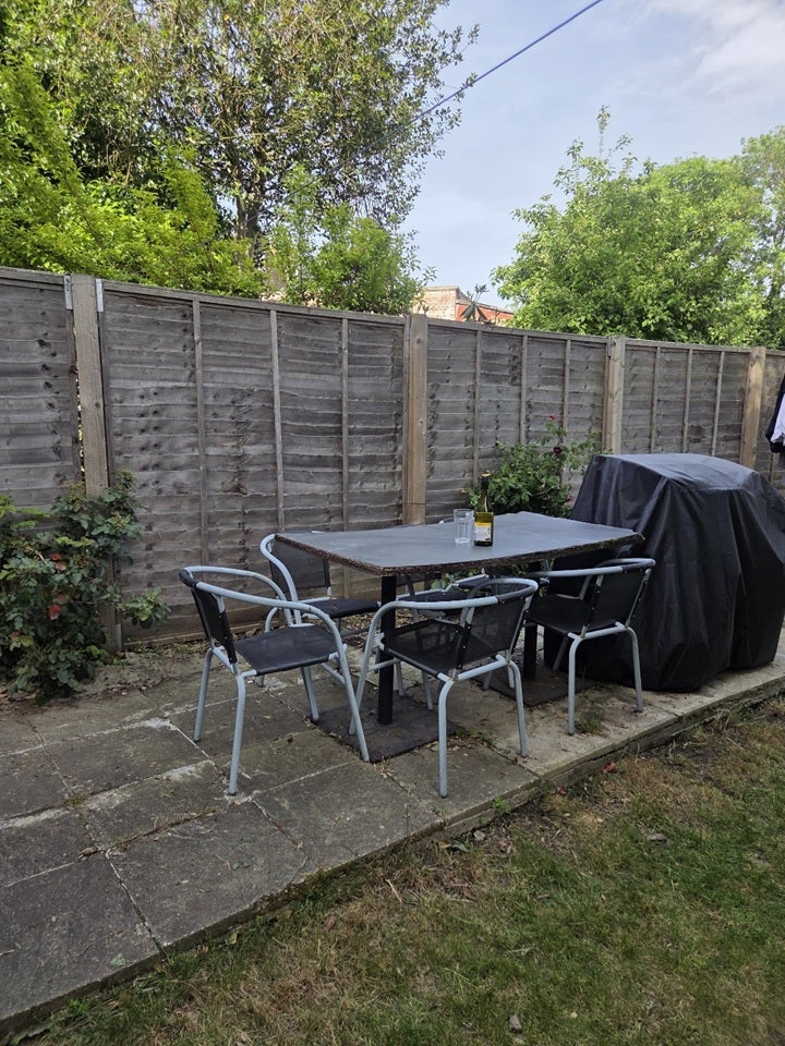 Room Gunnersbury Lane in Greater London