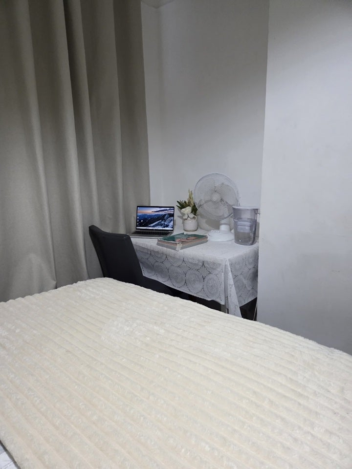 Room Gunnersbury Lane in Greater London