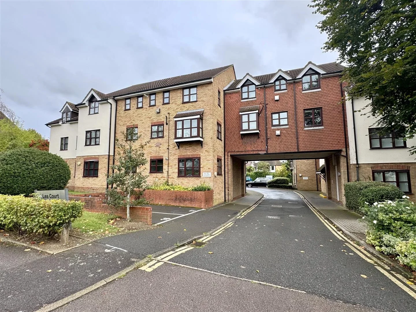 Flat The Ridgeway in Greater London