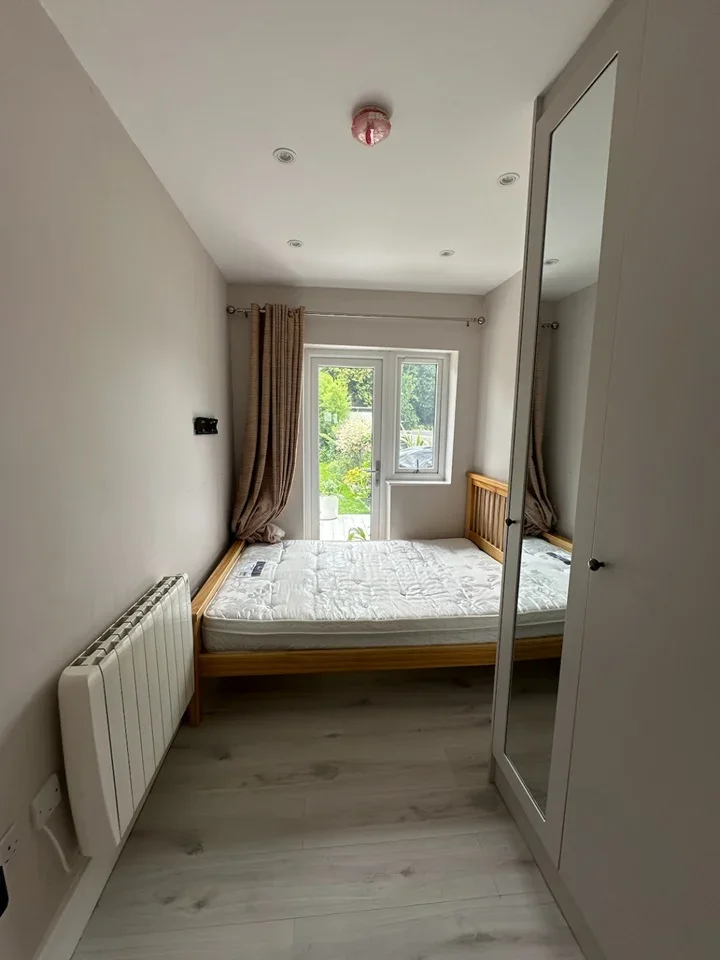 Flat Gaynes Hill Road in Greater London
