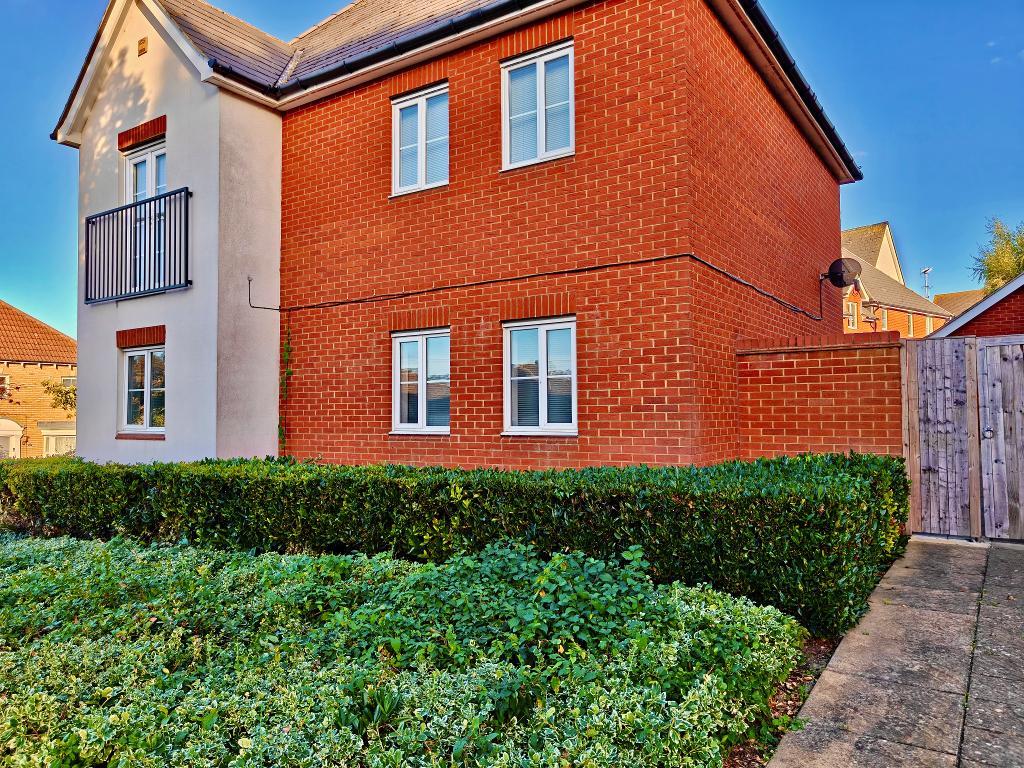 Flat Conqueror Drive in Rainham