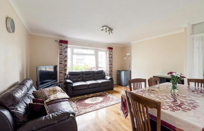Flat Claremont Road in Greater London