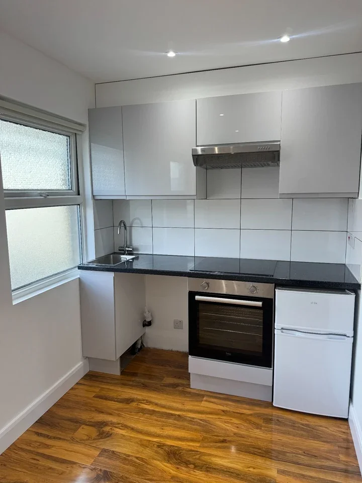 Flat Warwick Road in Solihull