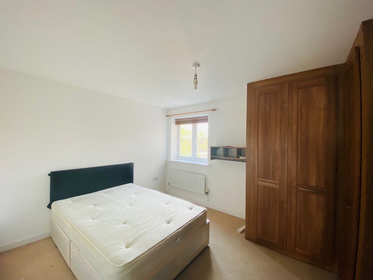 Flat Roxborough Road in London