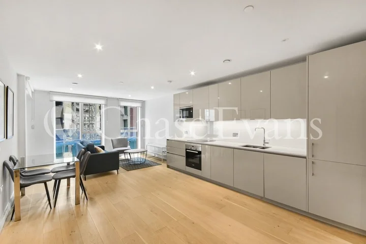Flat Sayer Street in Greater London