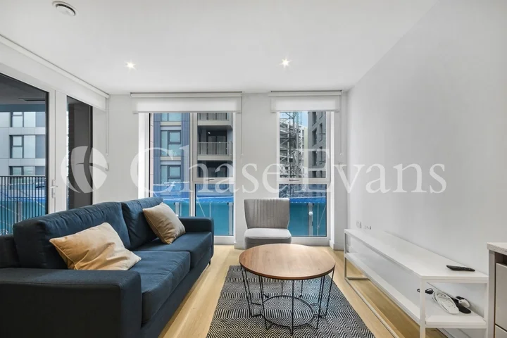 Flat Sayer Street in Greater London