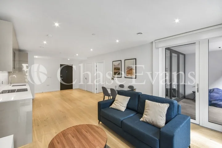 Flat Sayer Street in Greater London