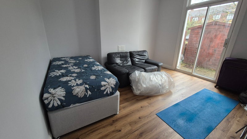 House Manor Drive in Greater London