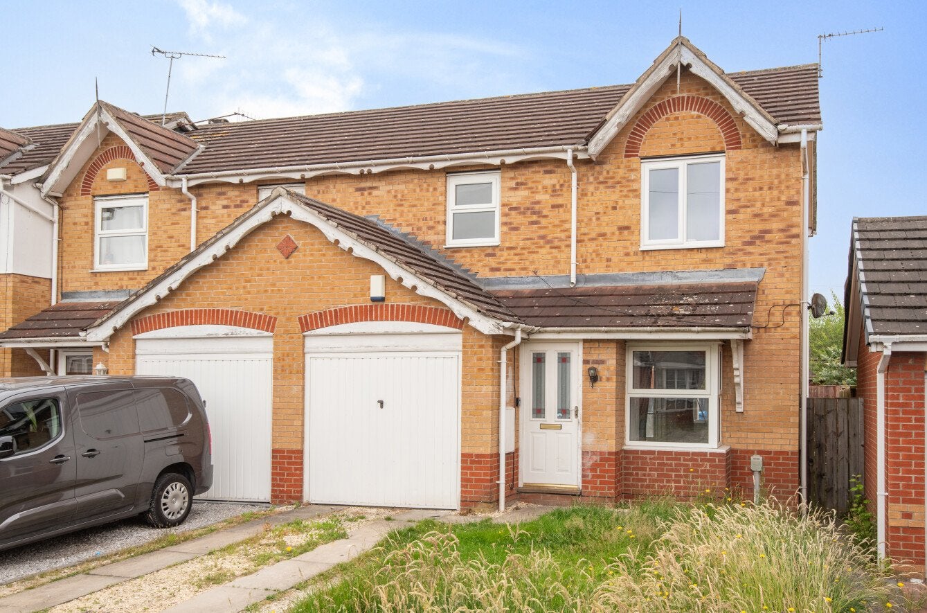 House Harlequin Drive in Hull