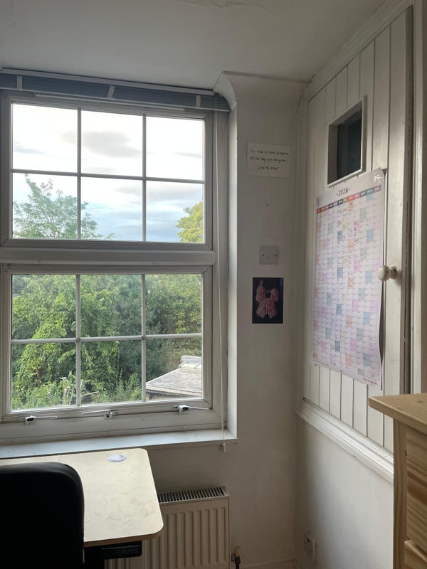 Room Leighton Road in Greater London