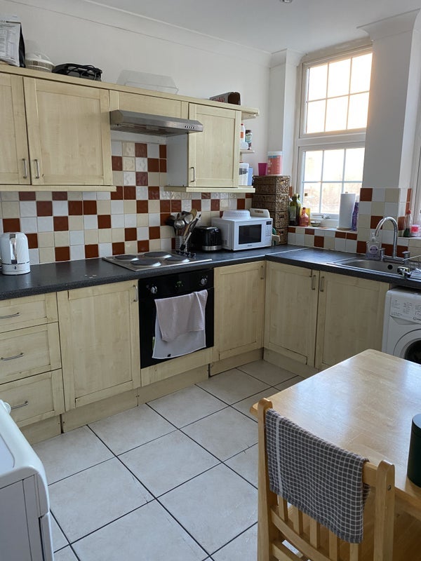 Room Leighton Road in Greater London