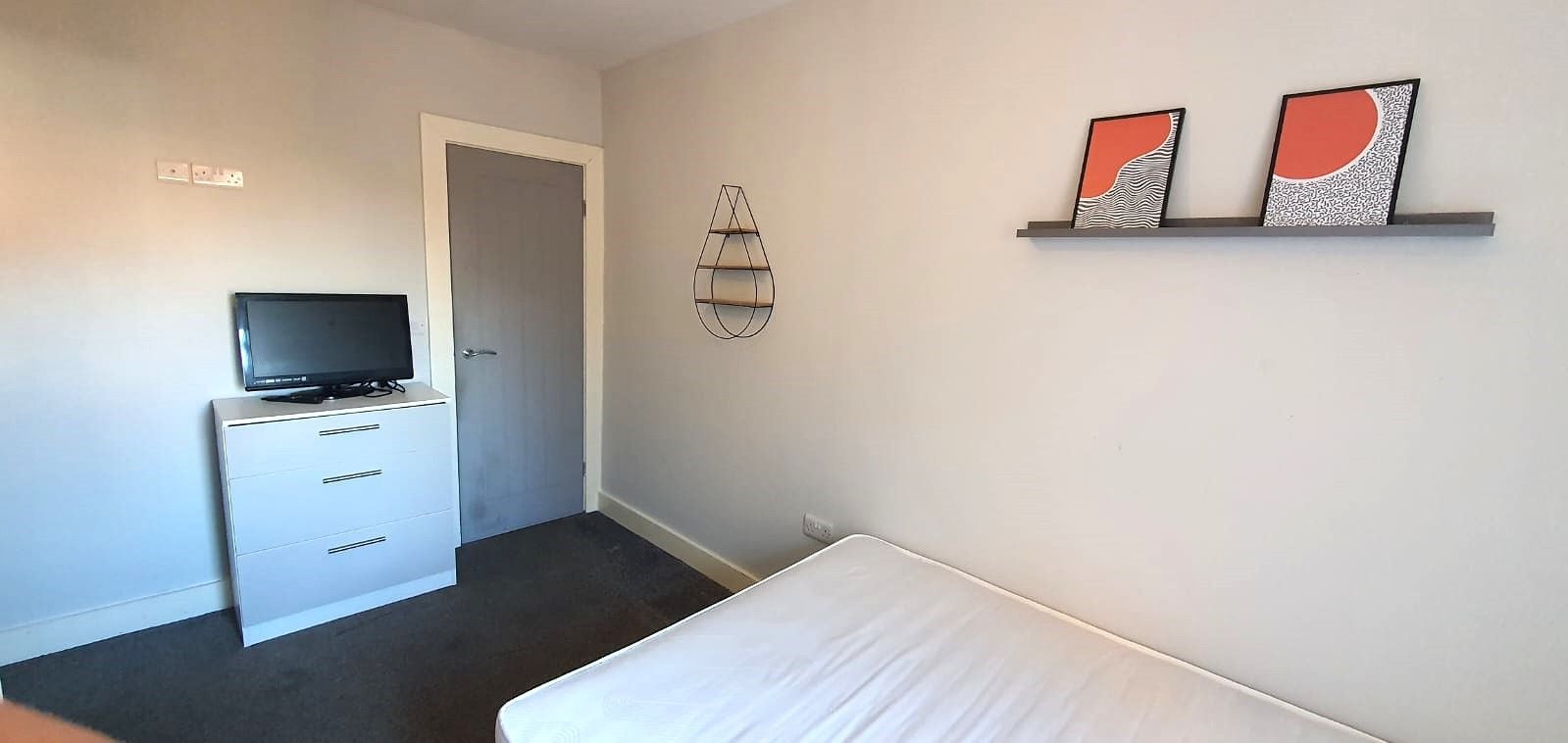 Room St Mary's Road in Doncaster