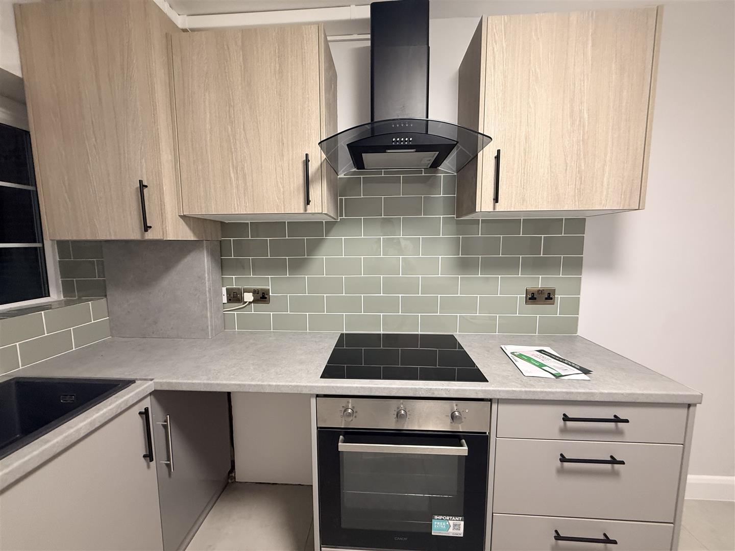 Flat Wynash Gardens in Greater London