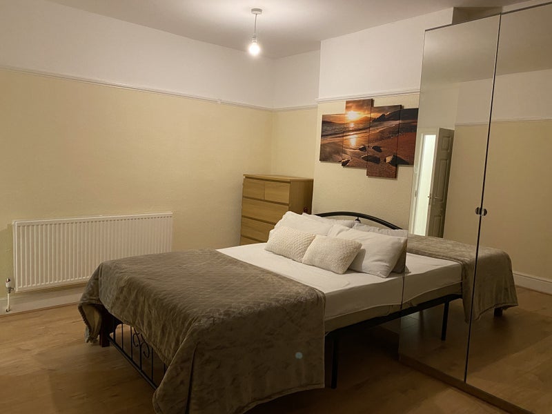 Room Hunter Road in Greater London