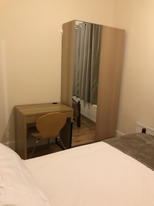 Room Hunter Road in Greater London