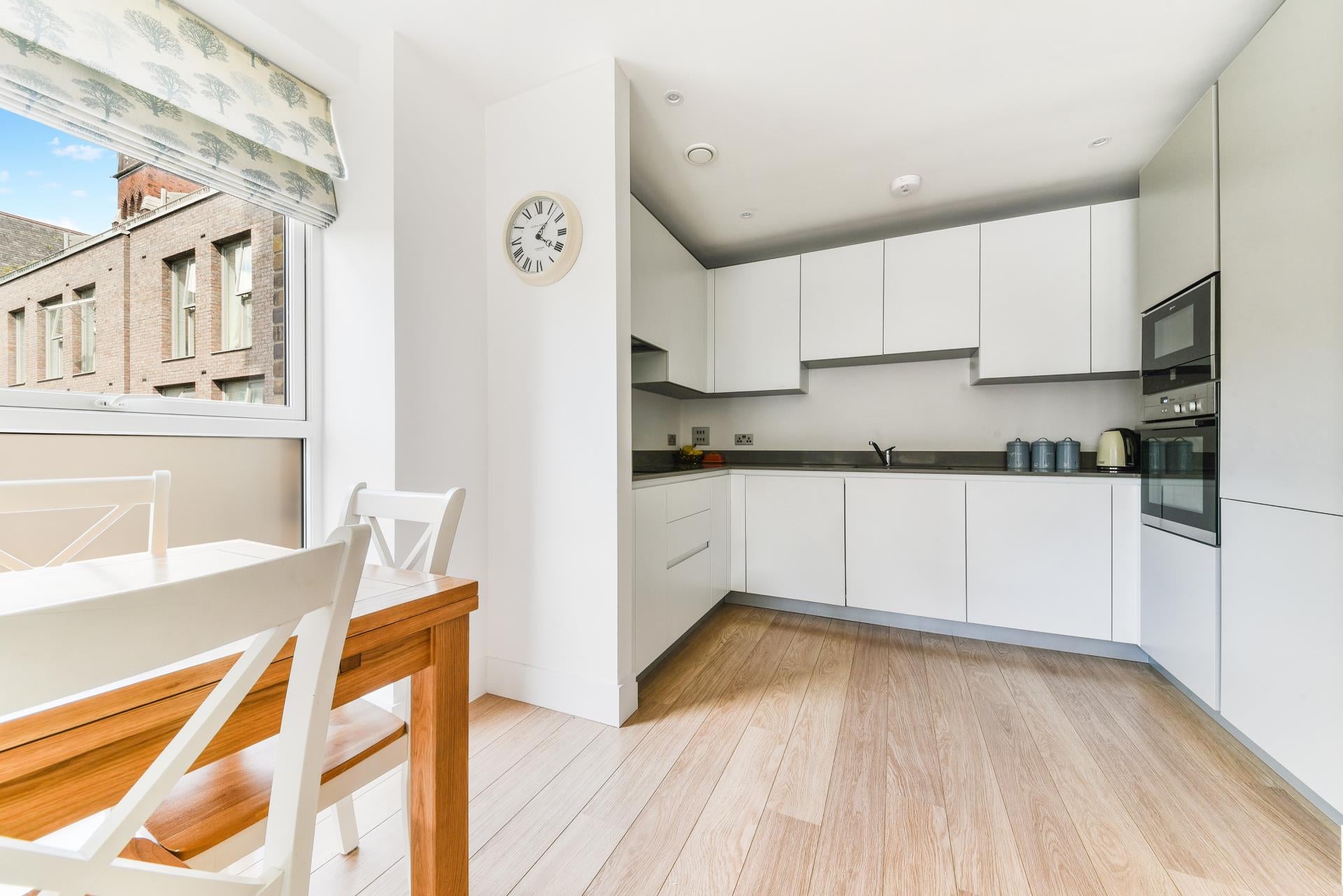 Flat Stockwell Park Walk in Greater London