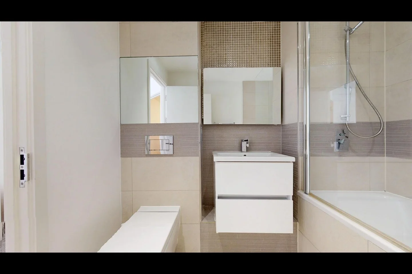 Flat Ashton Reach in Greater London