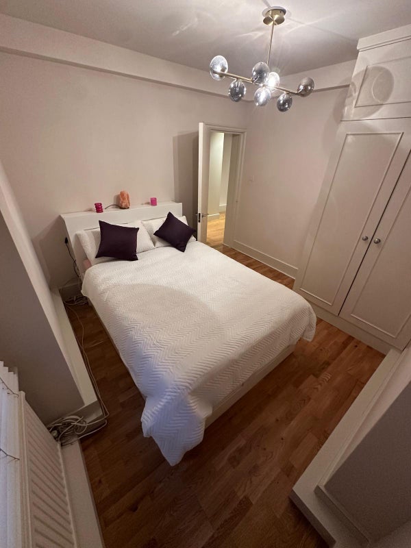 Room Kensington Gardens Square in City of Westminster