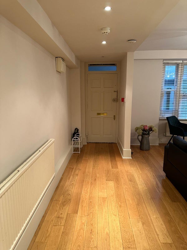 Room Kensington Gardens Square in City of Westminster