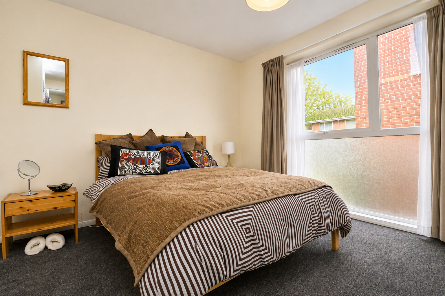 Flat Washboard Close in Greater London