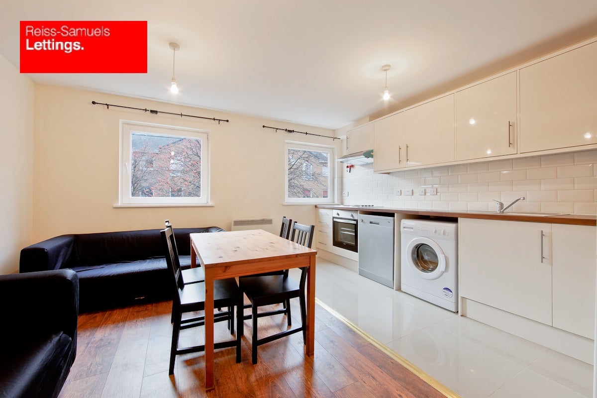 Flat Cyclops Mews in Greater London