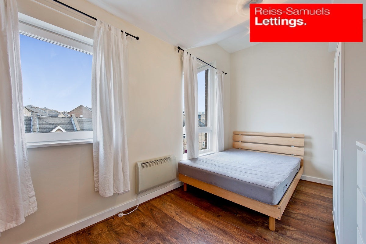 Flat Cyclops Mews in Greater London