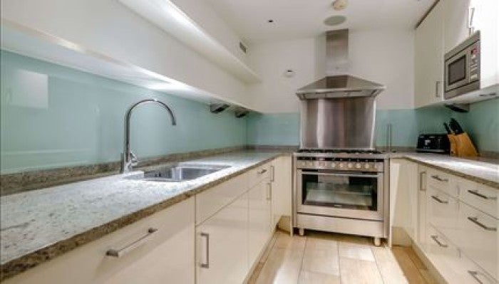 Flat Kensington High Street in Greater London
