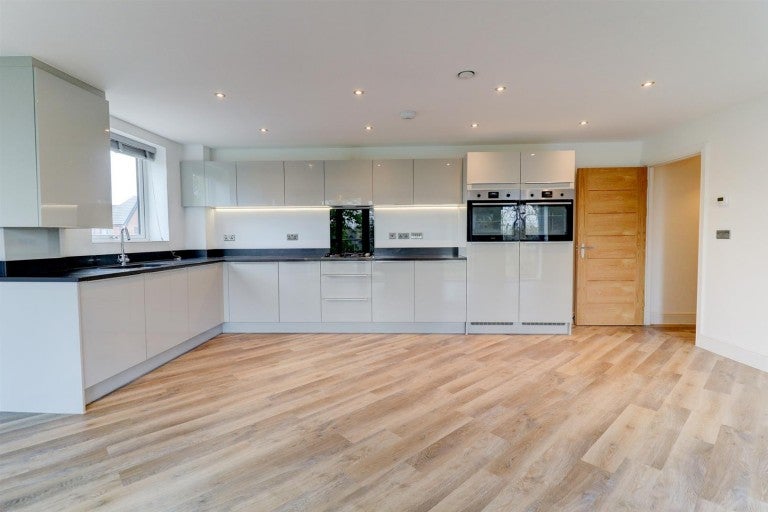 Flat De Normanville Avenue in Royal Leamington Spa