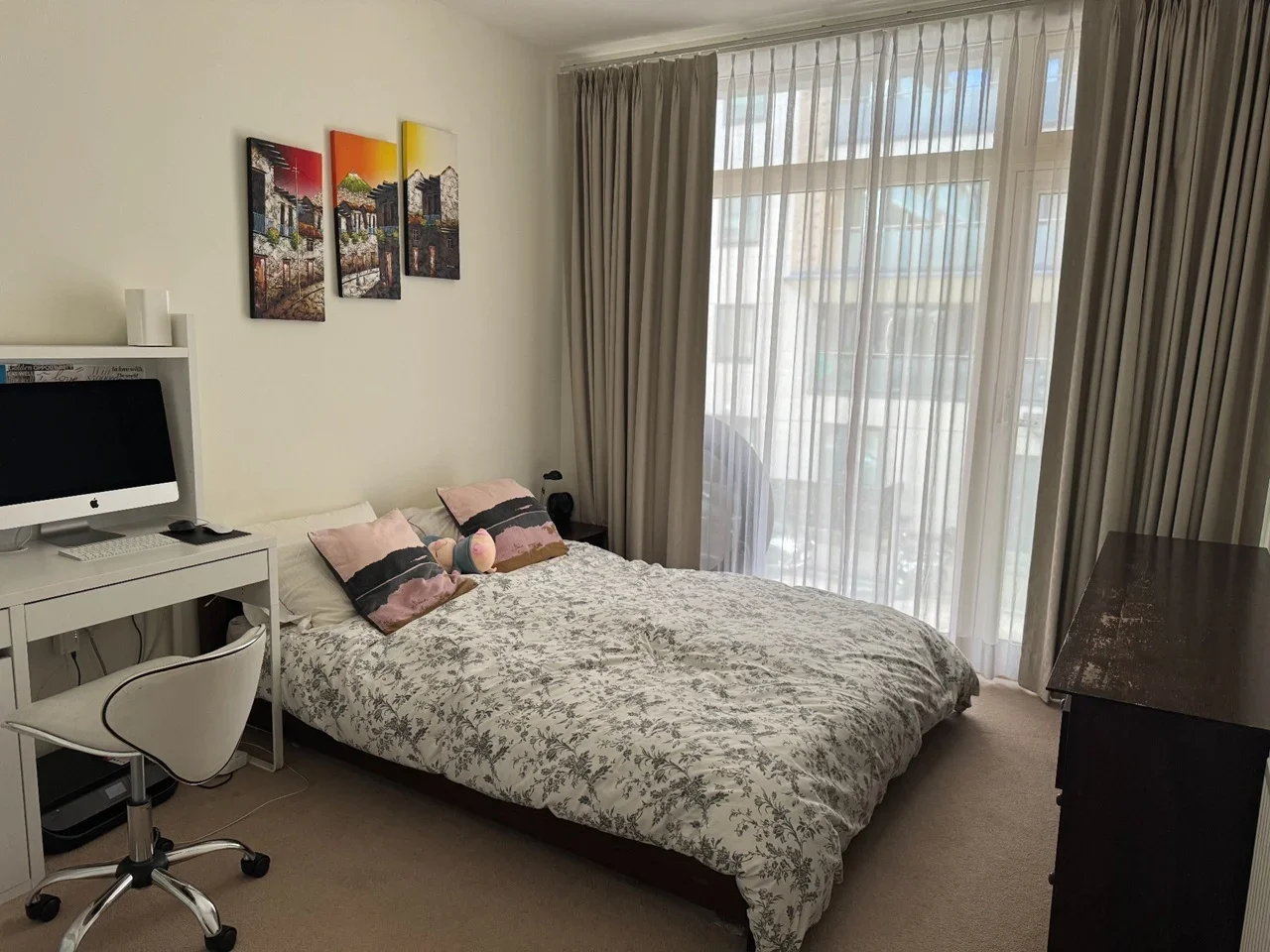 Room Palmerston Road in Greater London