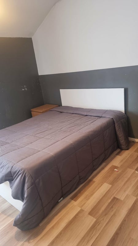Room Erskine Crescent in Greater London