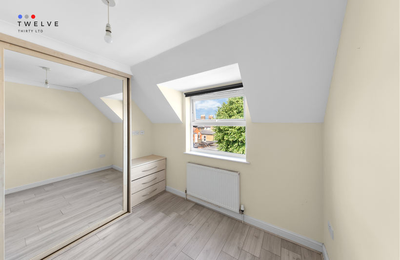 Flat Ravenscroft Road in Greater London