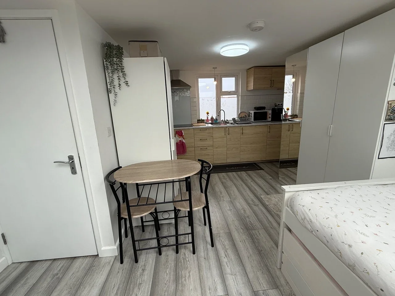Flat Moorside Road in Greater London